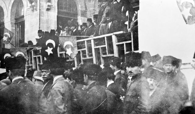 Cumhuriyet'in Doğuşu: Saltanatın Kaldırılması