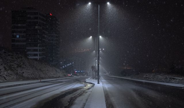 Ankara'da kar yağışı etkili oldu