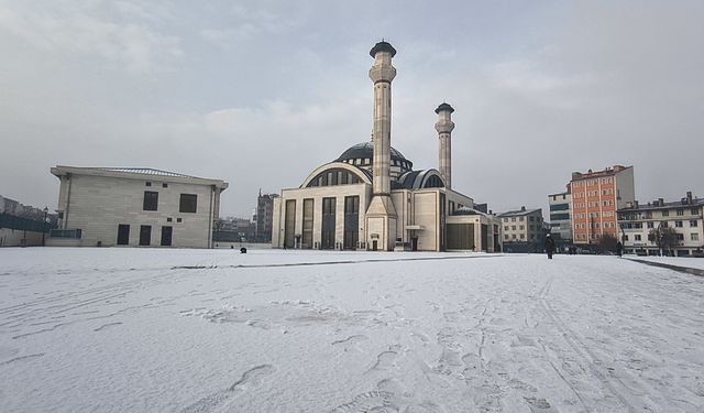 Kars beyaza büründü