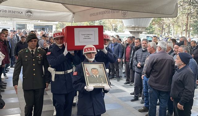 Kazada yaşamın yitiren üsteğmenin cenazesi memleketinde defnedildi