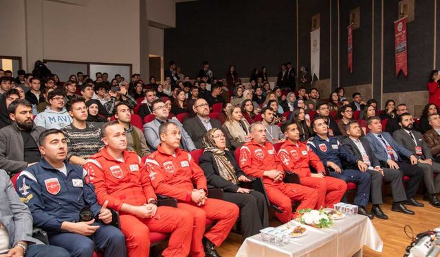 Türk Yıldızları Konya'da öğrencilerle bir araya geldi