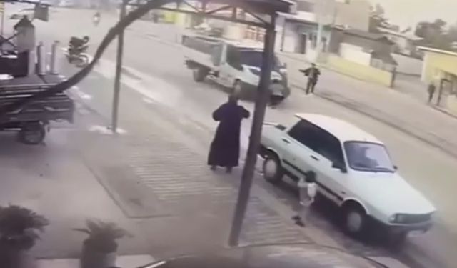 Adana'da korkutan kamyonet kazası