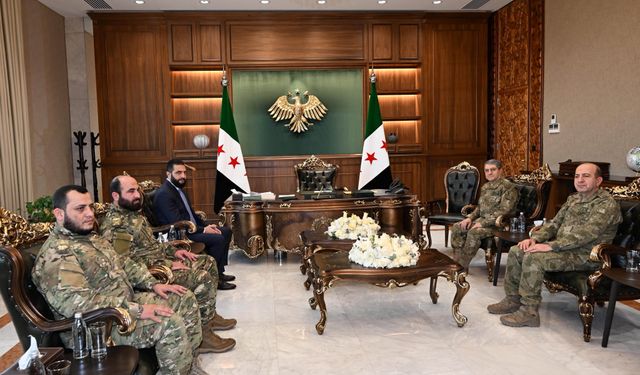 Bayraktaroğlu Suriye’de Şara ile görüştü