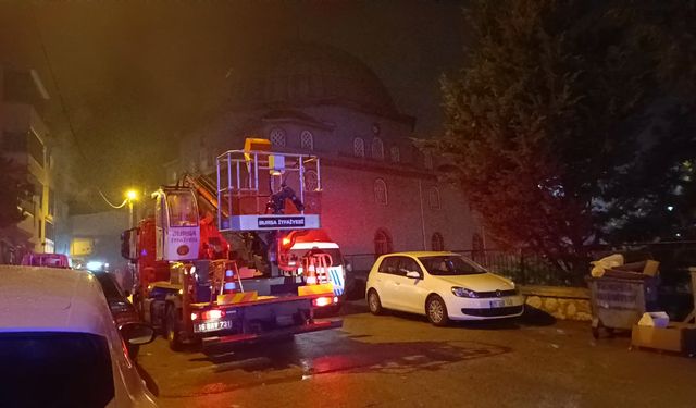 Bursa'da depoda çıkan yangında 1 kişi dumandan etkilendi