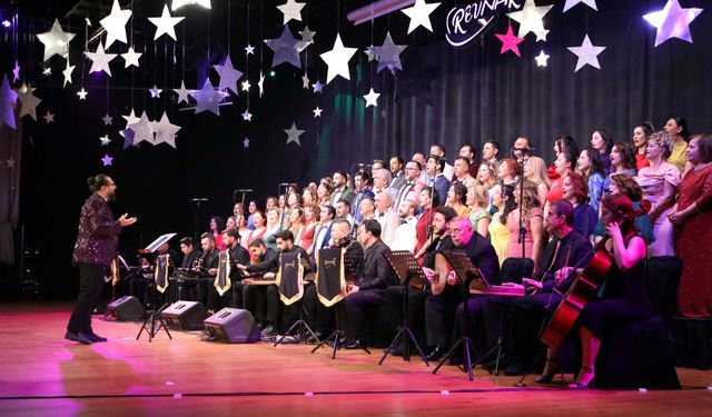 Gündüz şifa dağıtıyor, akşam sahneye çıkıyor