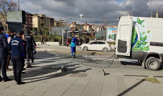 Hafriyat kamyonu yayaya çarptı