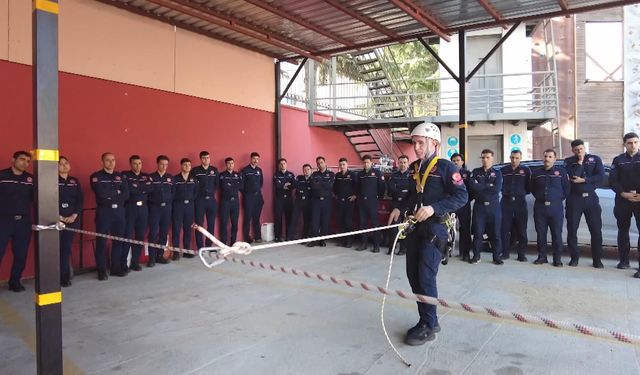 İstanbul’da 591 yeni itfaiyeci eğitimler sonrası göreve hazır