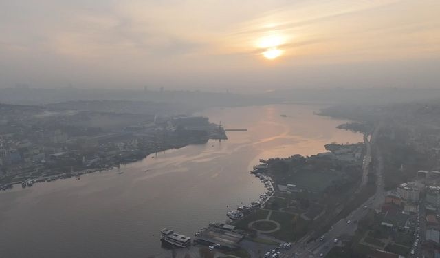 İstanbul'da sis etkisini gösterdi