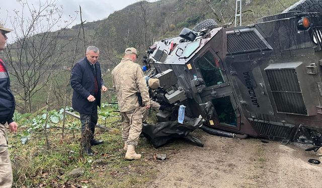 Kabataş’ta Zırhlı Askeri Araç Kaza Yaptı: Araç Yol Kenarına Devrildi