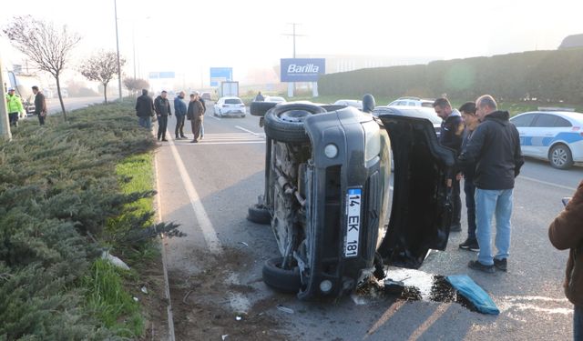 Makas Atan Aracın Çarptığı Otomobil Devrildi