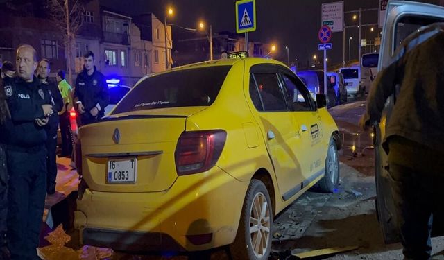 Marketteki arkadaşının taksisini çaldı