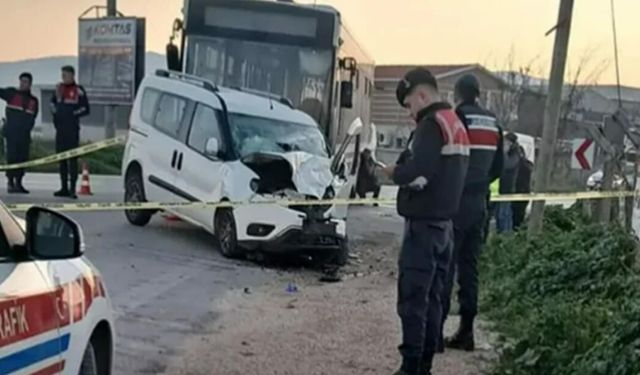 Otobüsle Hafif Ticari Aracın Ölümlü Kazası