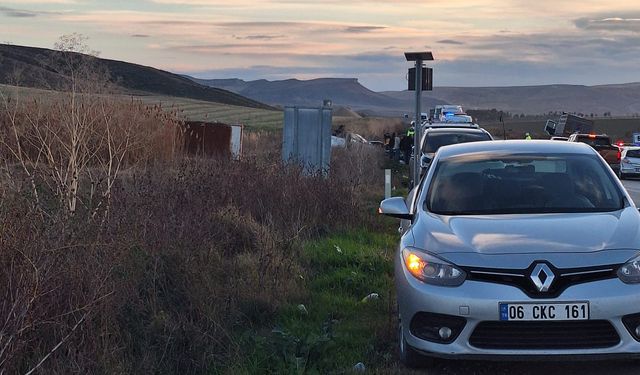 Polatlı'da TIR ve otomobil çarpıştı