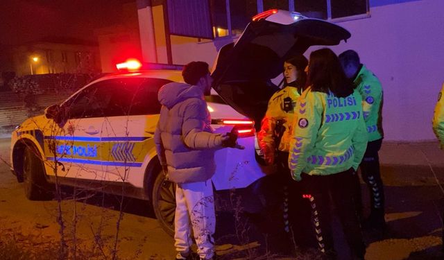 Polise direnince gözaltına alındılar