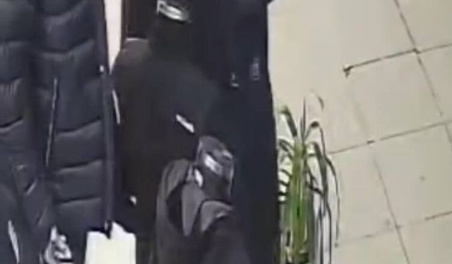 Sultangazi'de Mağaza Önlerinden Kıyafet Hırsızlığı