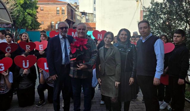 Tekirdağ'da emekliye ayrılan öğretmene duygusal veda