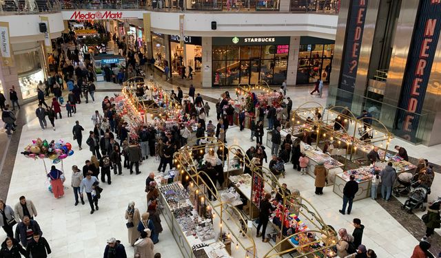 Nata Vega AVM’de yılbaşı hazırlıkları başladı