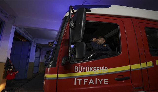 Hatay'da 6 konteyner alev aldı