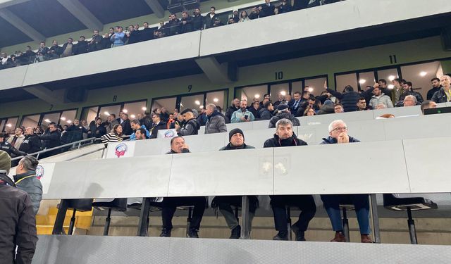 Tribünler Karıştı