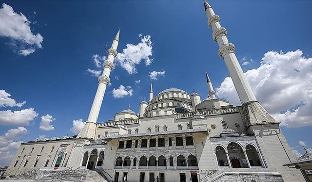 Ankara’da Bayram Namazında Camiler Doldu