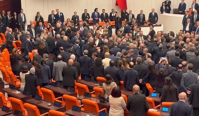 Meclis'te Bütçe Görüşmelerinde Kavga