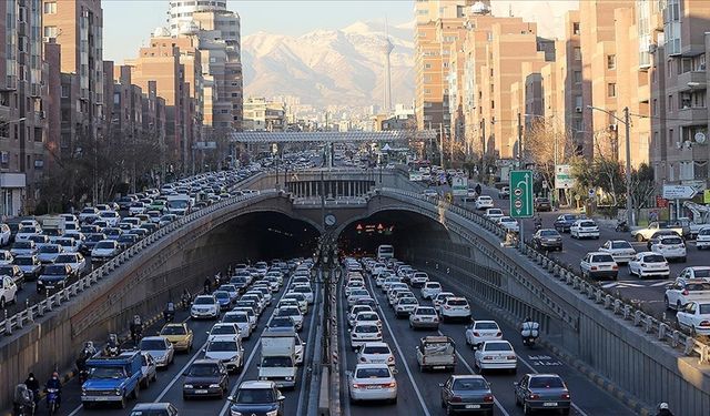 Tahran'da okullar tatil edildi