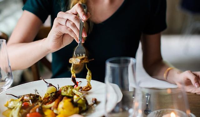 Ankara’da Uygun Fiyatlı Öğle Yemeği Mekanları Rehberi: Çalışanlar ve Öğrenciler İçin Ekonomik Lezzet Durakları