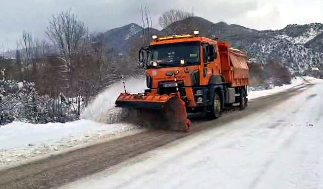 Beypazarı'nda karla mücadele devam ediyor