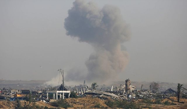 Gazze'de hava ve topçu saldırıları düzenledi