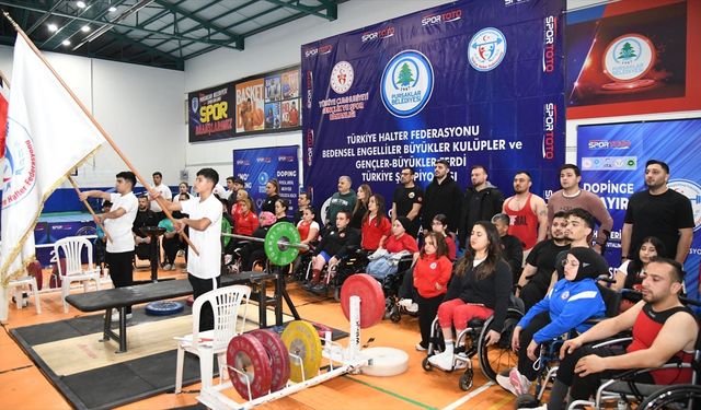 Pursaklar'da halter şampiyonası