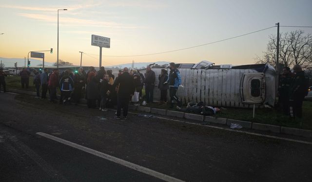 Aydın'da işçi servis minibüsü devrildi: Yaralılar var