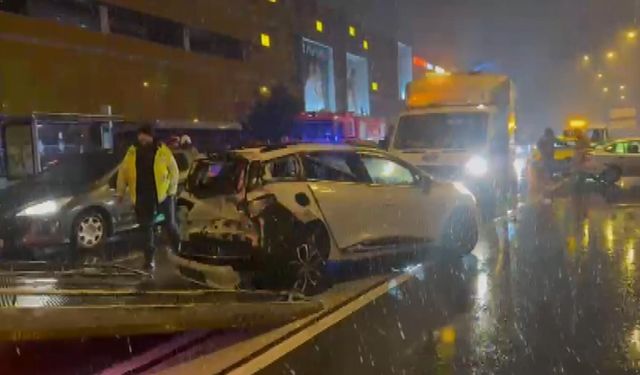 Beylikdüzü'nde korkutan kaza: 2 yaralı