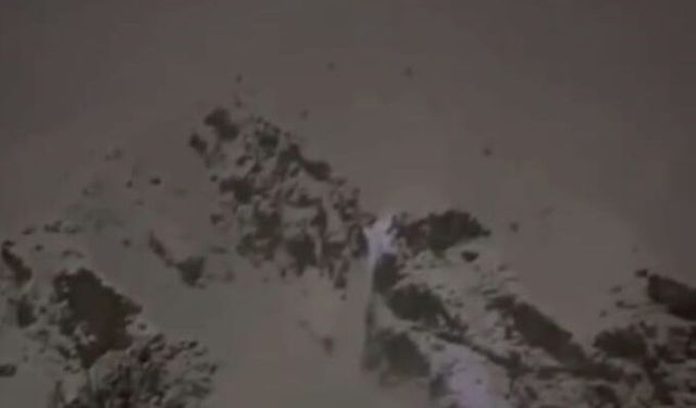 Çığ düşen evde yaralanan kadın öldü; 20 ev tahliye edildi