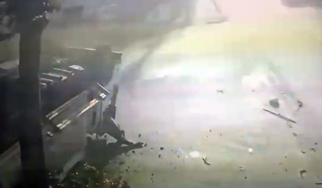 Çöp kamyonu devrildi: 3 belediye personeli yaralandı