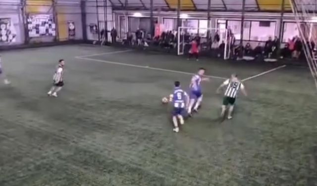 Dili boğazına kaçan futbolcunun yardımına hakem yetişti