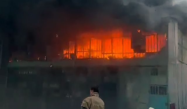 Hatay'da mobilya atölyesinde büyük yangın