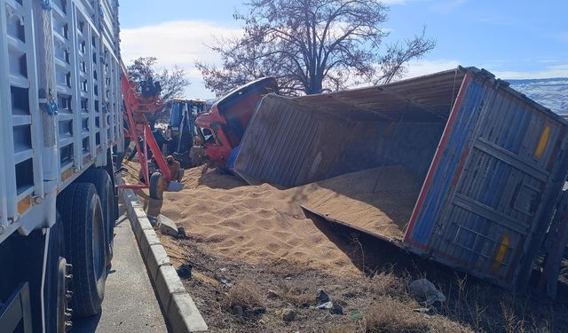 Kayseri'de korkutan TIR kazası