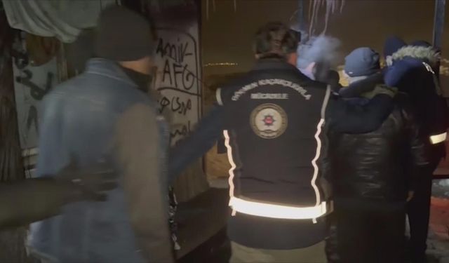 Metruk binada saklanan kaçak göçmenler yakalandı