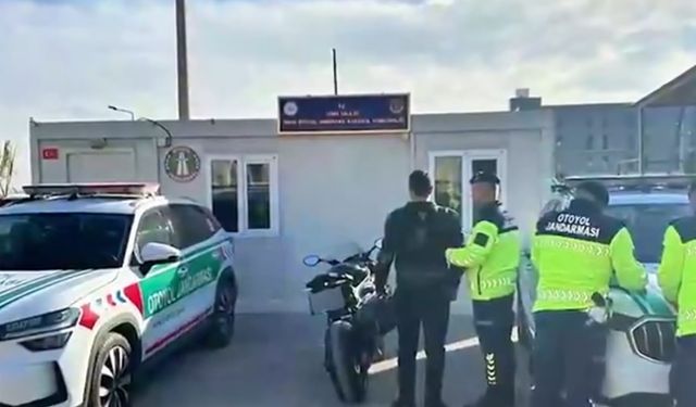 "Otoyolda aşırı hız yapan motosiklet sürücüsü yakalandı"