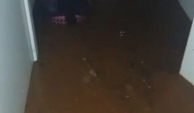 Reyhanlı'da Sağanak Yağış Hayatı Olumsuz Etkiledi