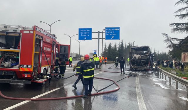 Yolcu otobüsü seyir halindeyken alev aldı
