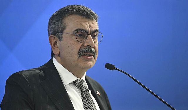Bakan Tekin, Meclis'te gazetecilerin sorularını yanıtladı