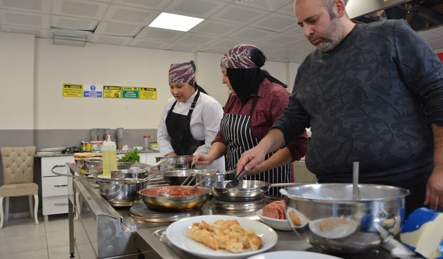Eskişehir'de Öğrencilere Yöresel Yemek Hizmeti
