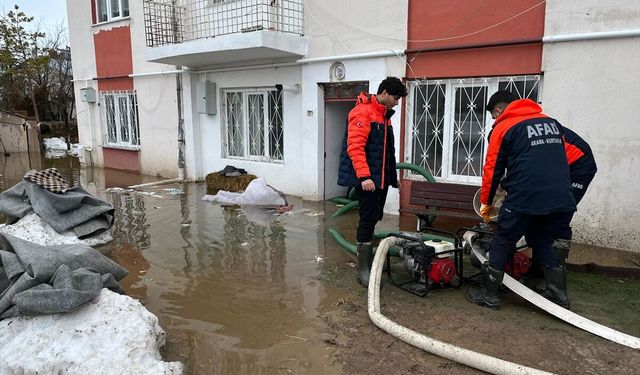 Sivas'ta 2 evi su bastı