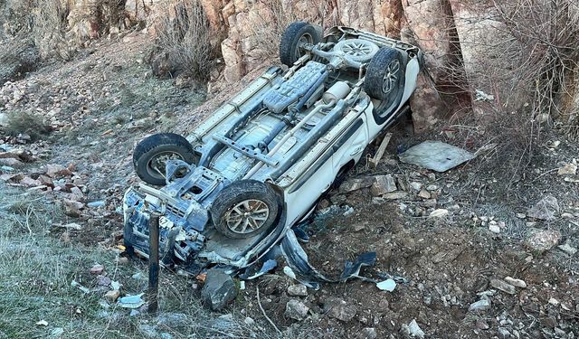 Yozgat'ta otomobil devrildi