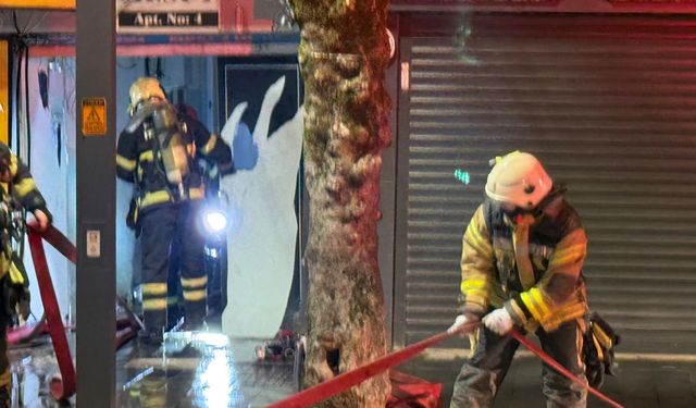 7 katlı bina alev alev yandı