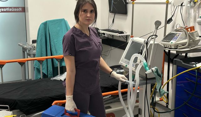 Acil serviste hastalara, çiftlikte hayvanlara şifa veriyor