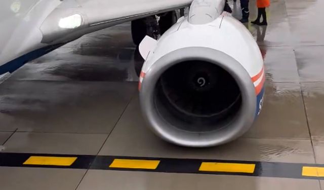 Antalya’da kalkışa hazırlanan uçağın iniş takımları kırıldı