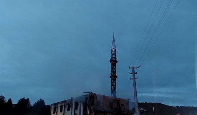 Bolu'da köy camisi yandı