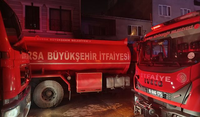 Bursa'da iş yerinde çıkan yangın çıktı: 2 kişi hastaneye kaldırıldı